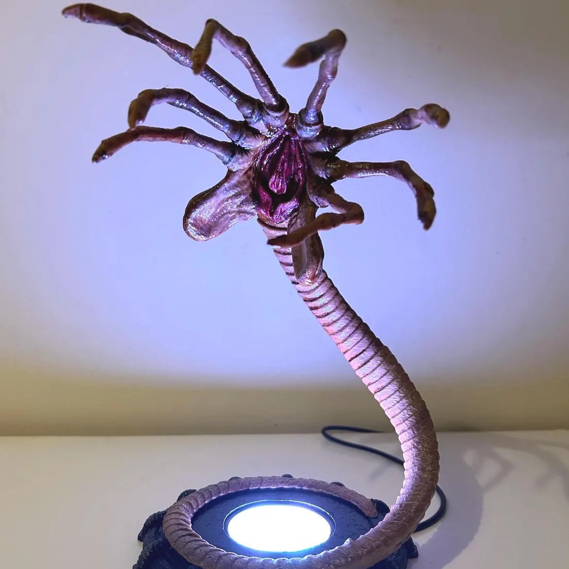 Alien Facehugger Lamp Nightlig - Neon Sign Party ulasan dan harga