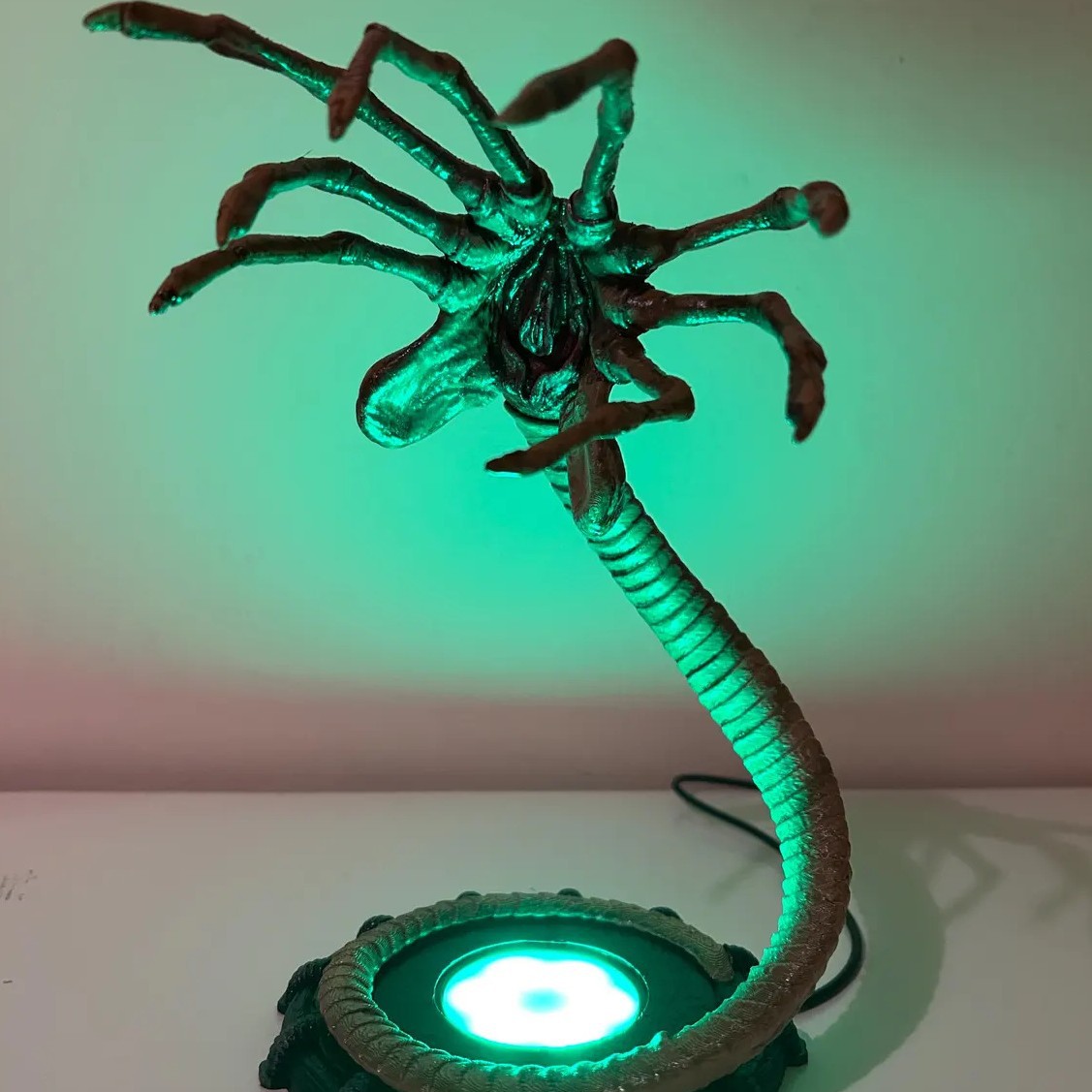 Alien Facehugger Lamp Nightlig - Neon Sign Party ulasan dan harga