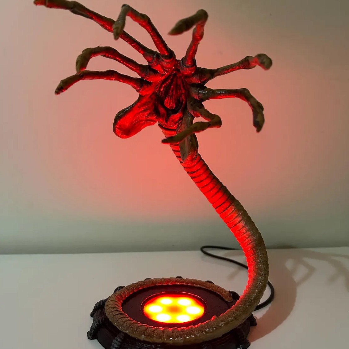 Alien Facehugger Lamp Nightlig - Neon Sign Party ulasan dan harga
